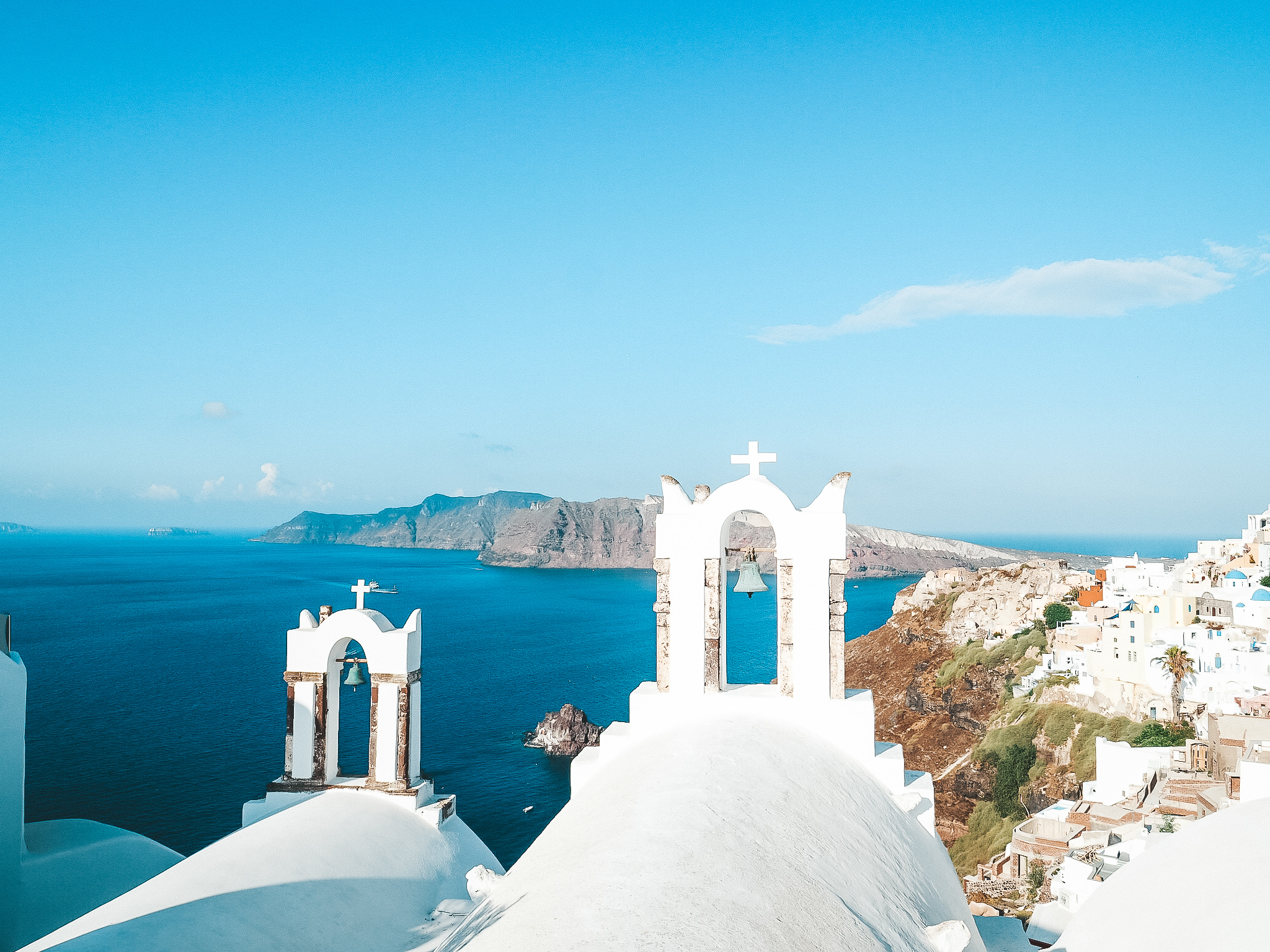 Oia Santorini - A Complete Guide for the Luxury Traveller